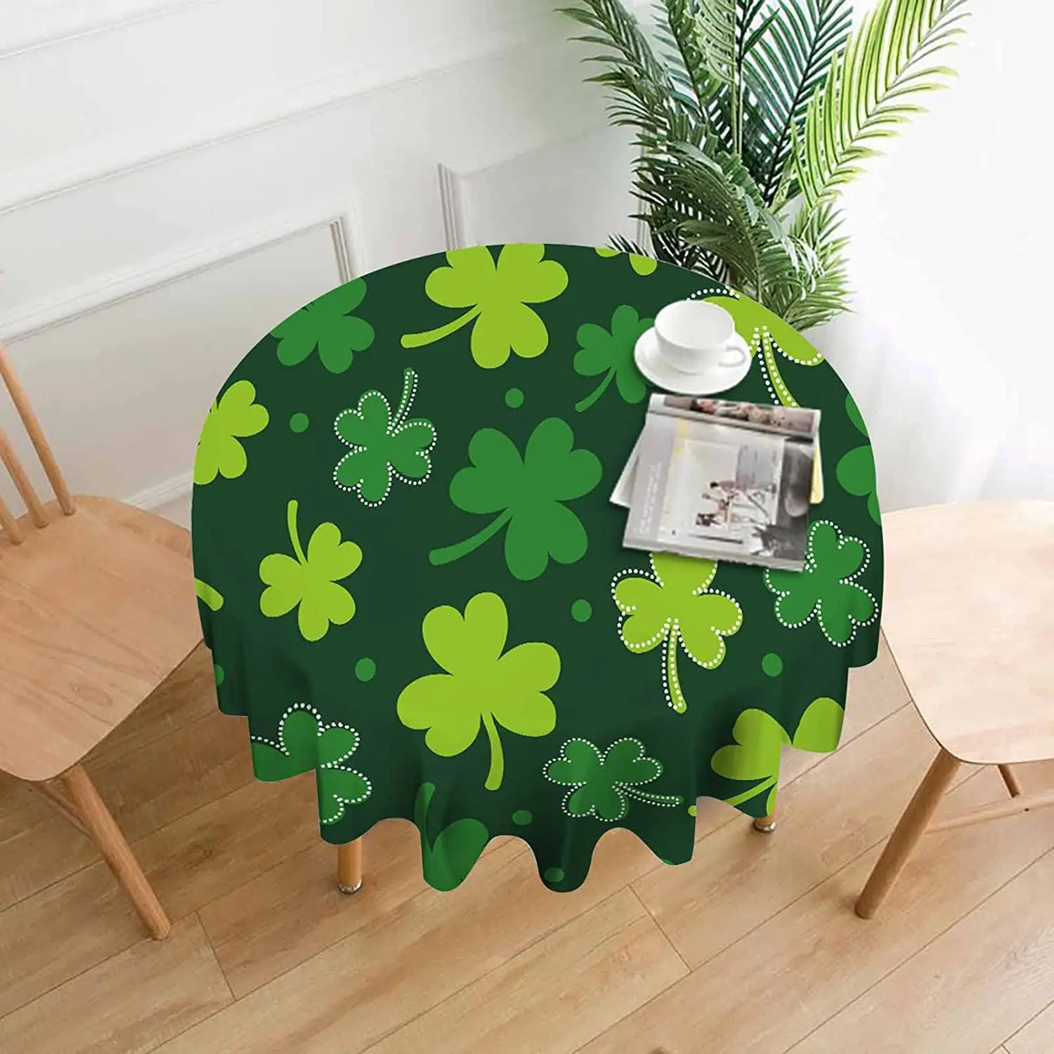 

Круглая скатерть в винтажном стиле с цветочным рисунком