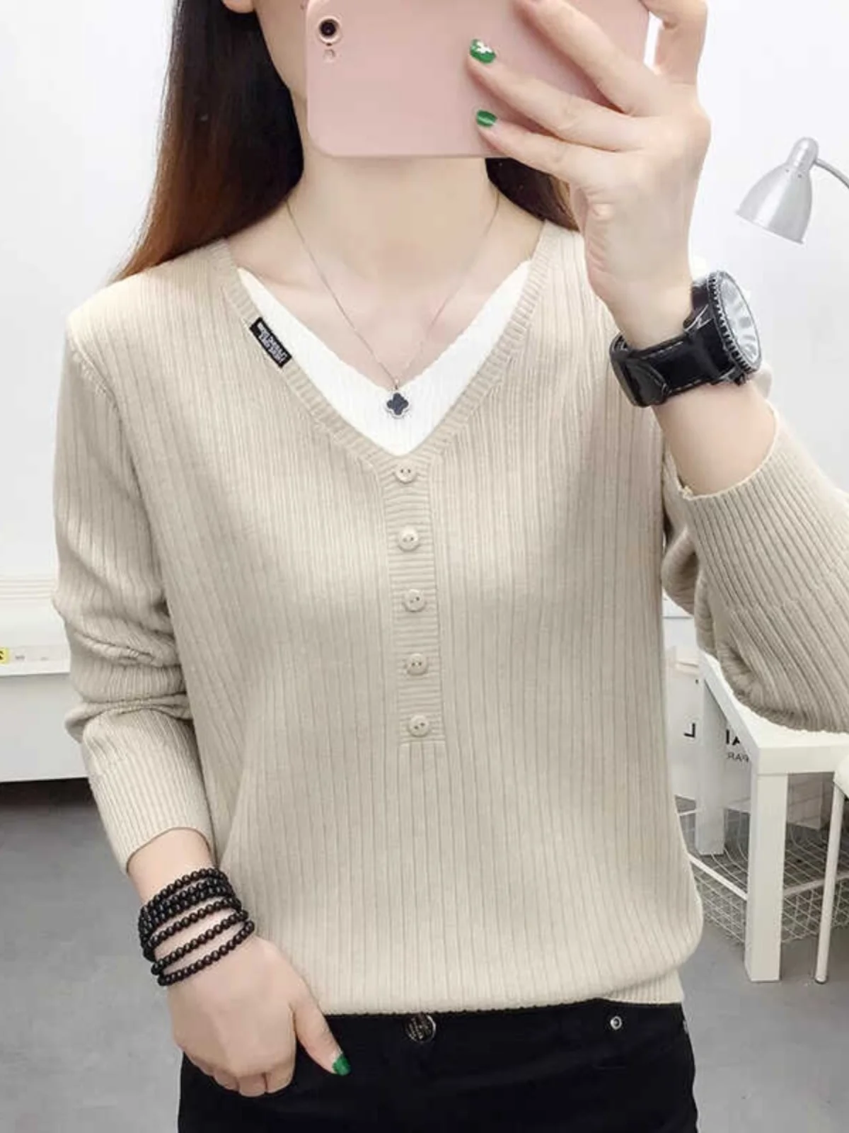 V-neck Sweater Women Spring and Autumn Knitted Fake Two Pieces Top 2024 New Loose Long sleeve Short Bottoming Shirt Inner wea... |