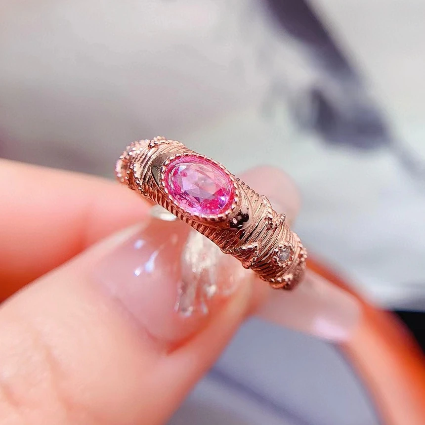 Кольцо из серебра 925 пробы с драгоценным камнем 4 мм * 6