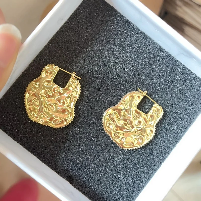 

Женские серьги-кольца с геометрическим рисунком, из циркония
