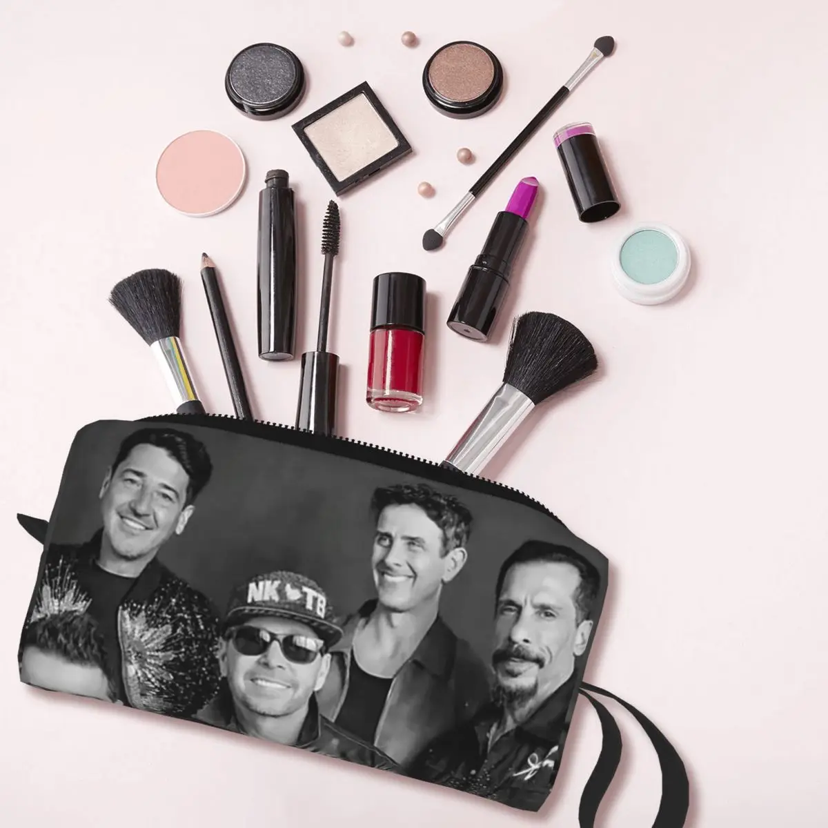 Фото Новый пенал New Kids On The Block Band NKOTB для мальчиков и девочек, коробка для ручек, сумка для карандашей, канцелярские принадлежности, женский органайзер-косметичка №4