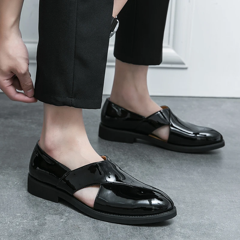 

Summer New British Yuppie Style Men's Patent Leather Shoes Hollow Out Design Breathable Black Hombre Daily Banquet Casual Dress