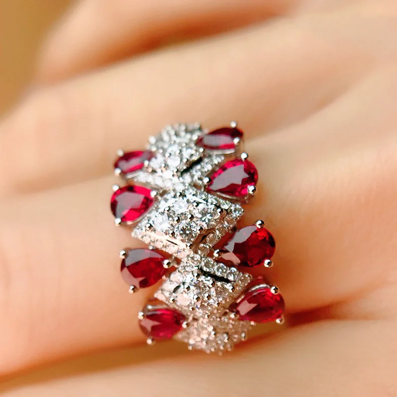 

Женское кольцо из серебра 925 пробы, с красным Цирконом