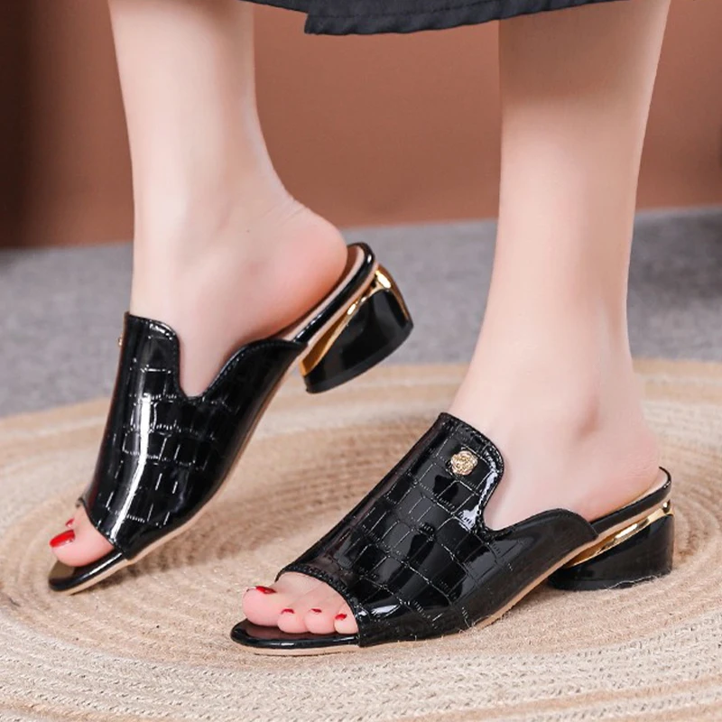 

Женские босоножки на среднем каблуке, повседневные дизайнерские шлепанцы на ремешке с ремешком на пятке, сланцы, лето 2023