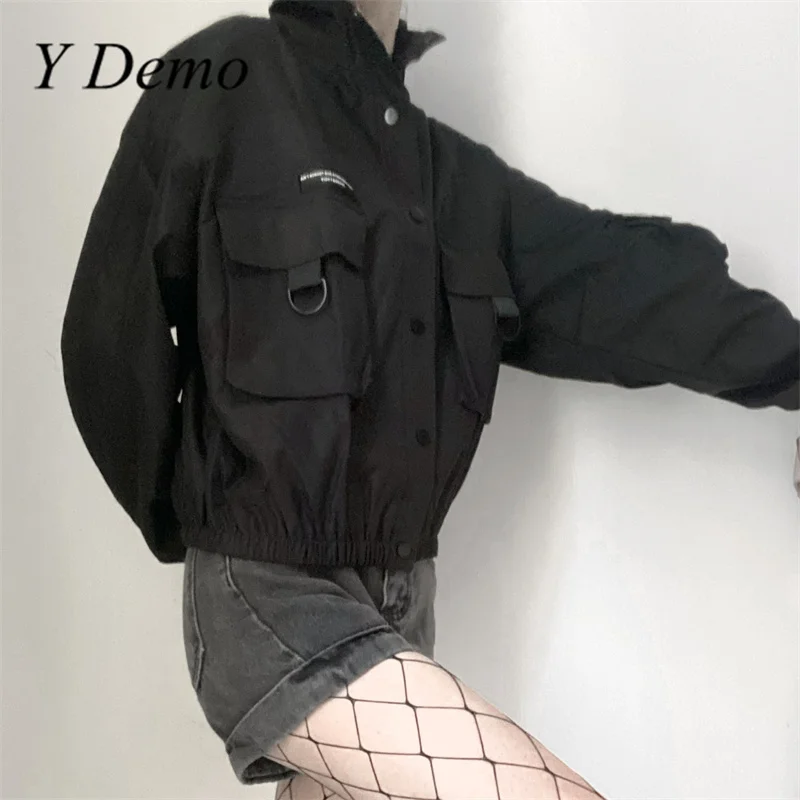 Женская куртка с воротником-стойкой длинным рукавом и карманами