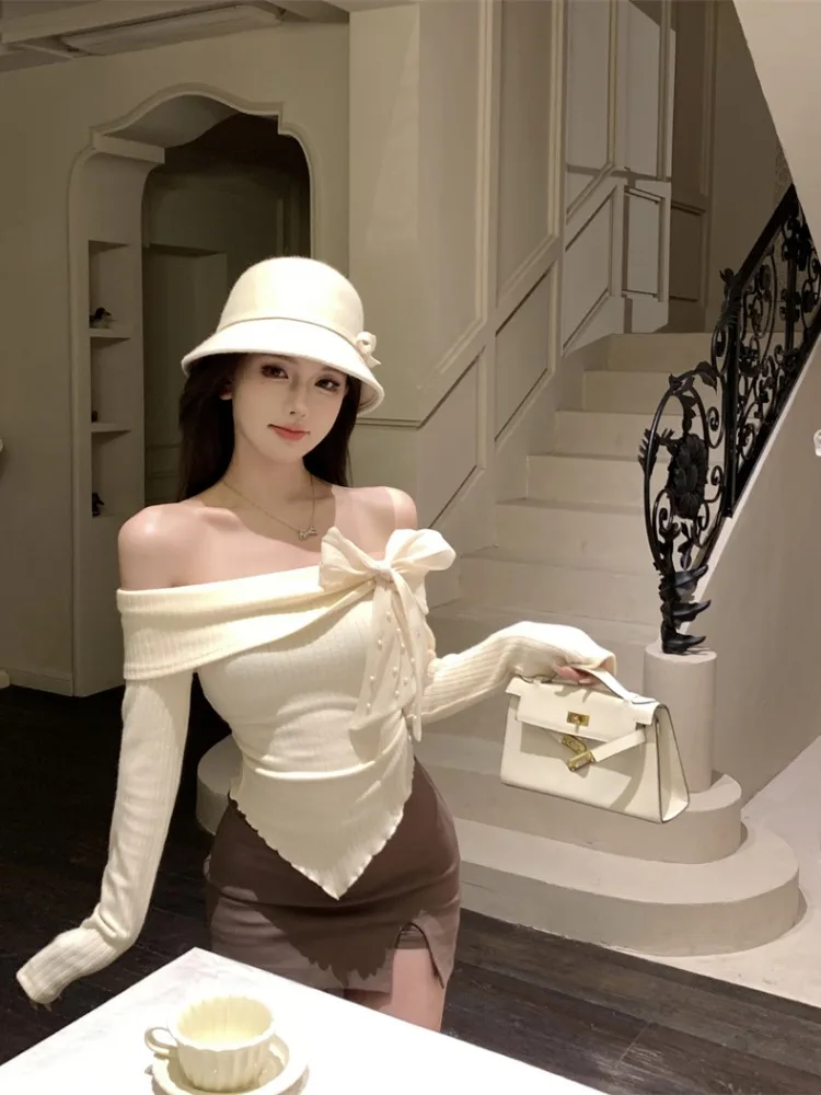 Женская туника с длинным рукавом и воротником-лодочкой