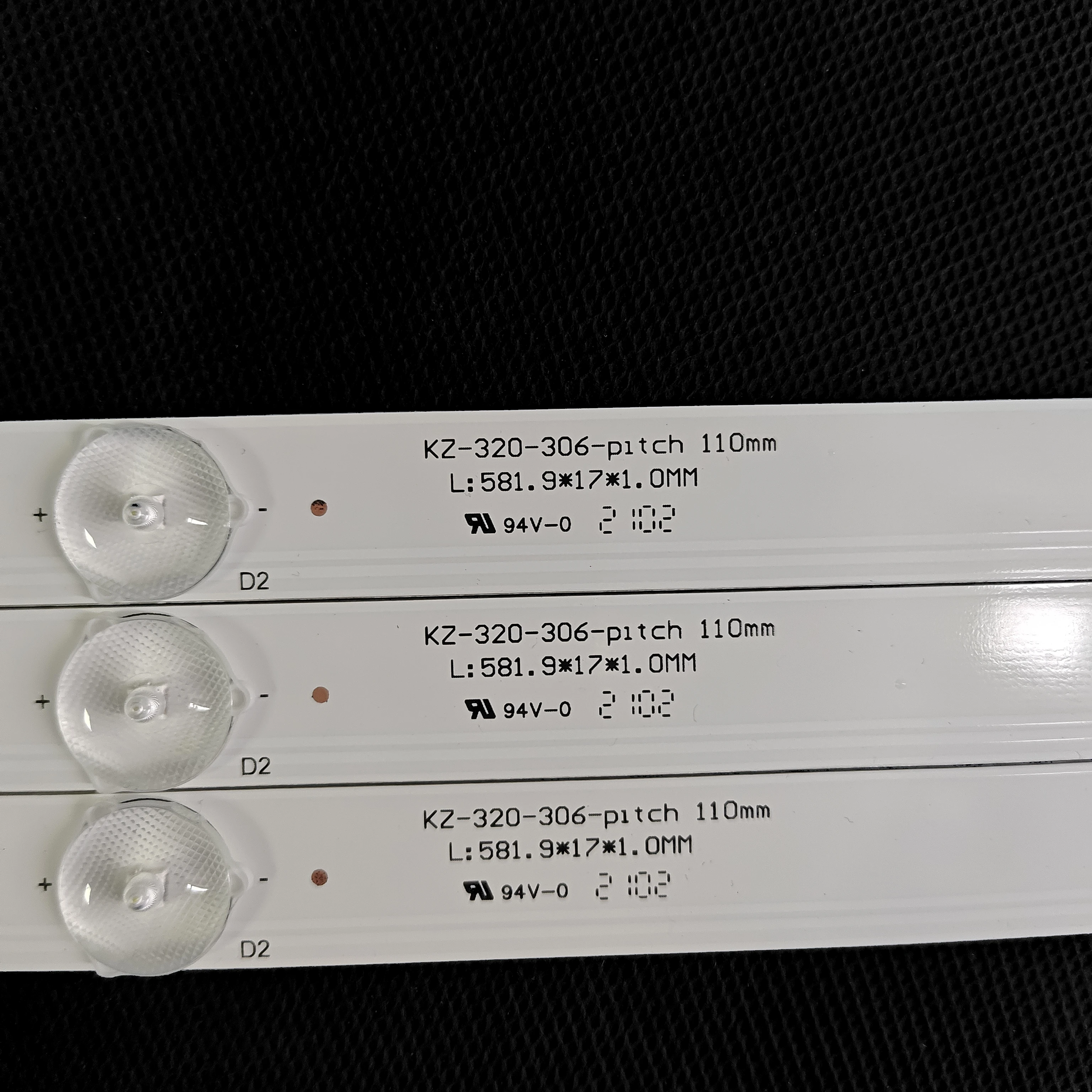 3 шт.компл., 32 дюйма, 582 мм, светодиодная лента для подсветки для Hisense 6led 3V KZ-320-306-pitch JHD315GH-E52 LHD32D33TUK LHD32D33 STV-LC32ST880WL (art.: 3920d00dee360) - 3920d00dee360