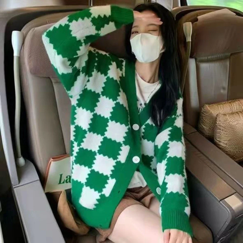 Женский трикотажный кардиган в клетку зеленый свитер с V-образным вырезом