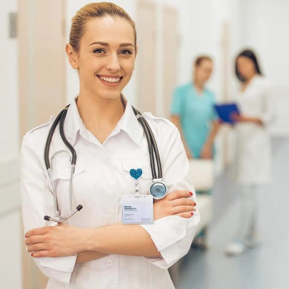 Выдвижной держатель для бейджа idclip с зажимом удостоверения личности медсестры 1