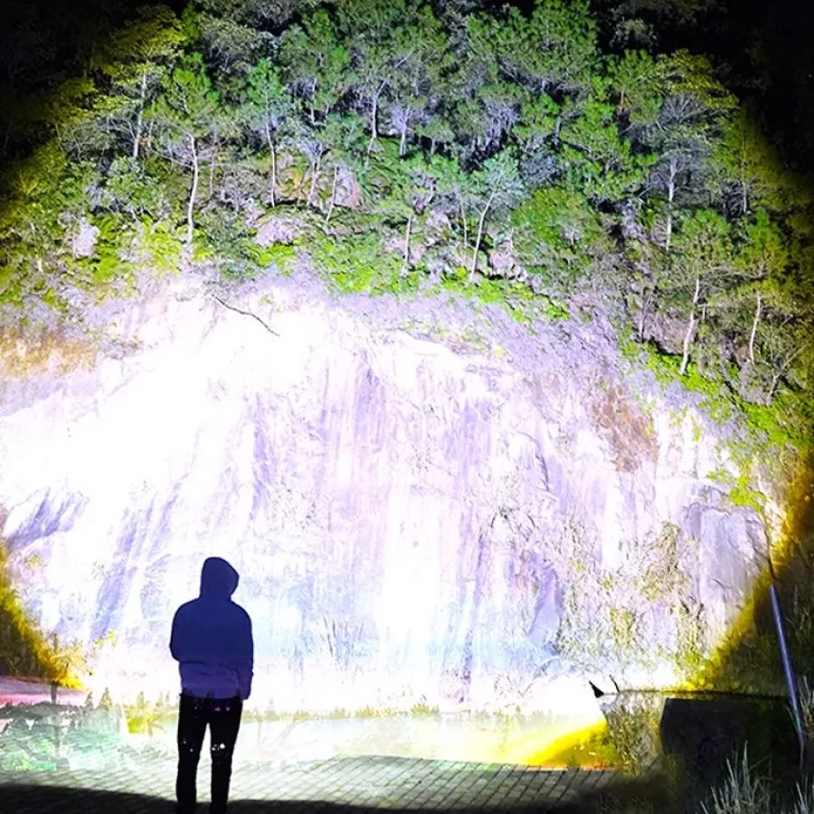 Новый мощный светодиодный фонарик супер яркий дальнего действия 3500 м уличный