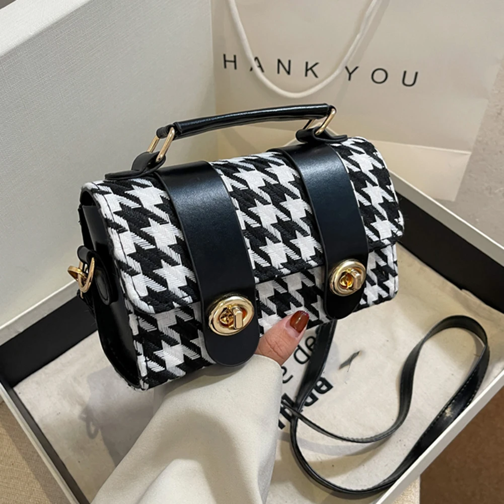 

Винтажные клетчатые женские сумки-мессенджеры на ремне, маленькие плетеные сумки через плечо с клапаном, повседневные дамские сумочки на п...