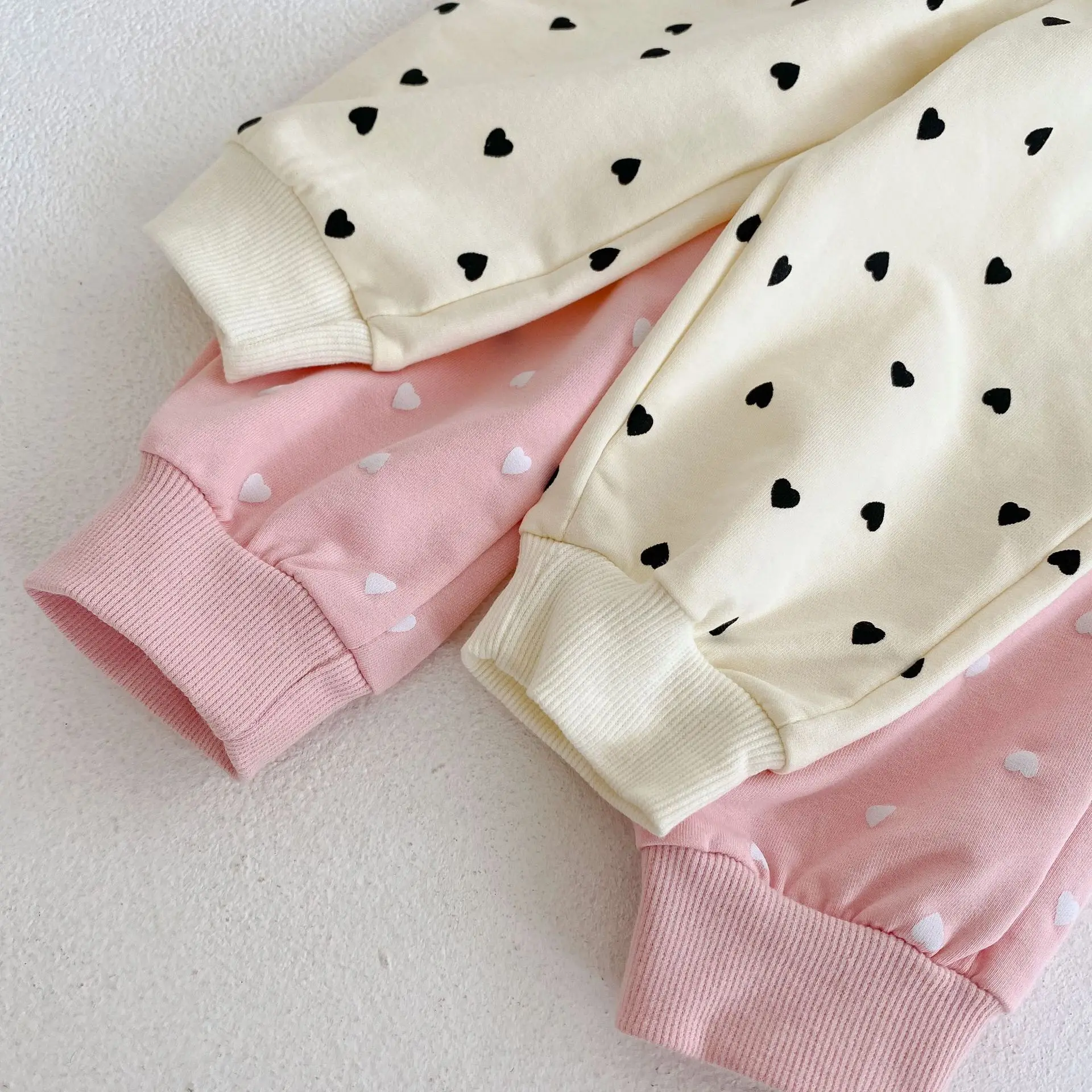 2022 Autumn Baby Girls Long Sleeve Tracksuit Love Print Round Neck Sweatshirt Top + Trousers Leggings Sports Suit T shirt Sets