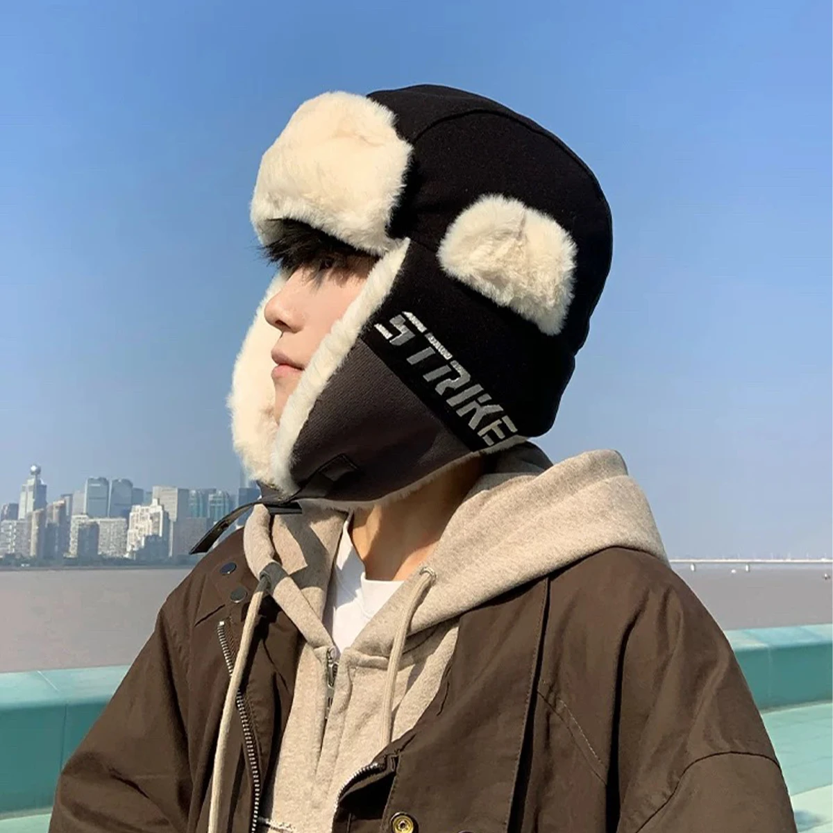 Шапки-бомберы с цветными блоками и вышитыми буквами осенне-зимние новые унисекс