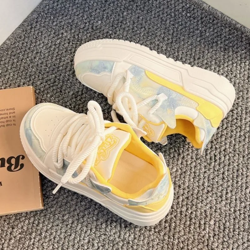 Новинка 2024 милая повседневная женская обувь на плоской подошве для студенток