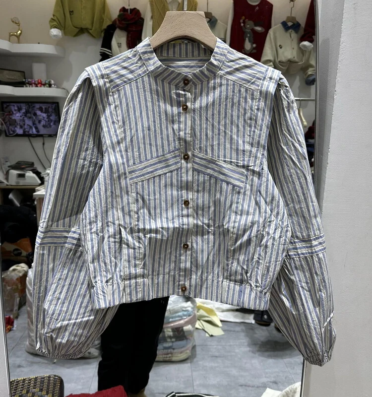 Синие рубашки с воротником-стойкой в вертикальную полоску стиле пэчворк