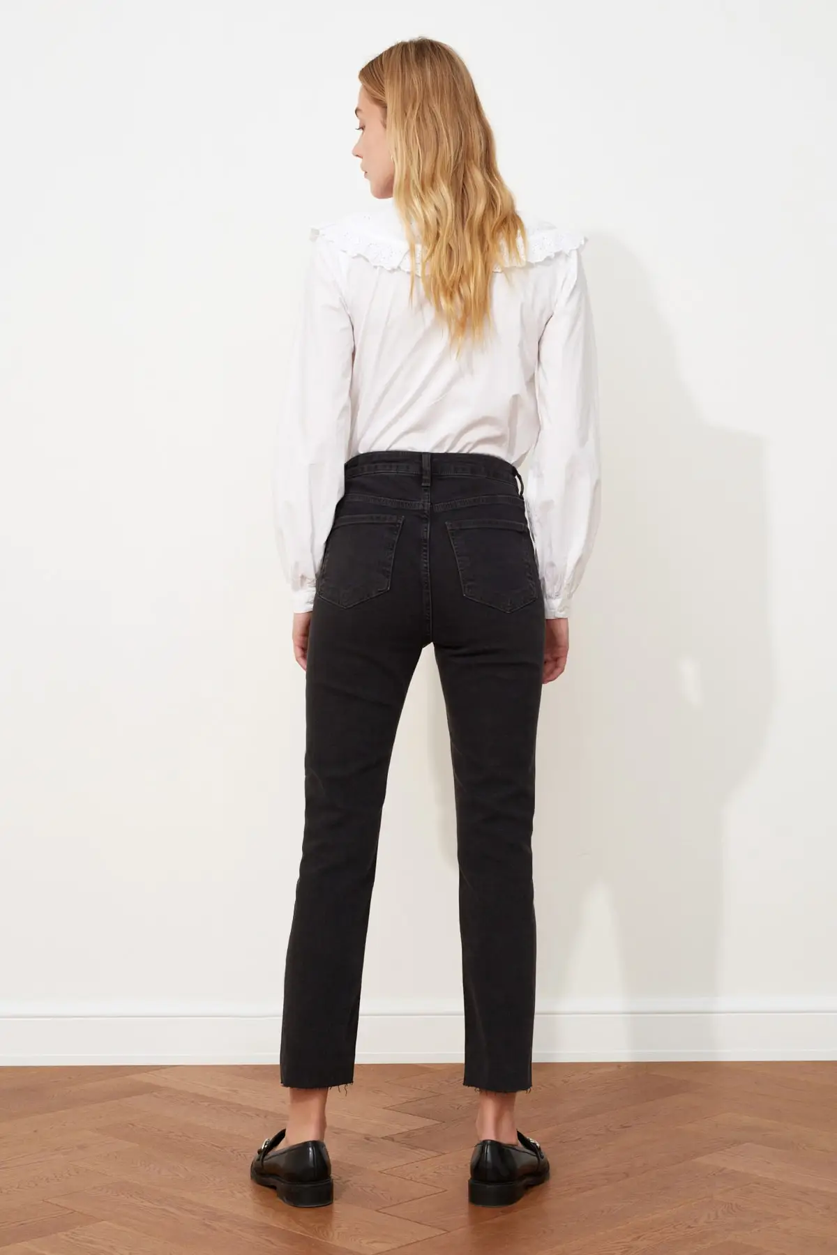 

Trendyol High Waist Slim Fit Jeans TWOSS20JE0249