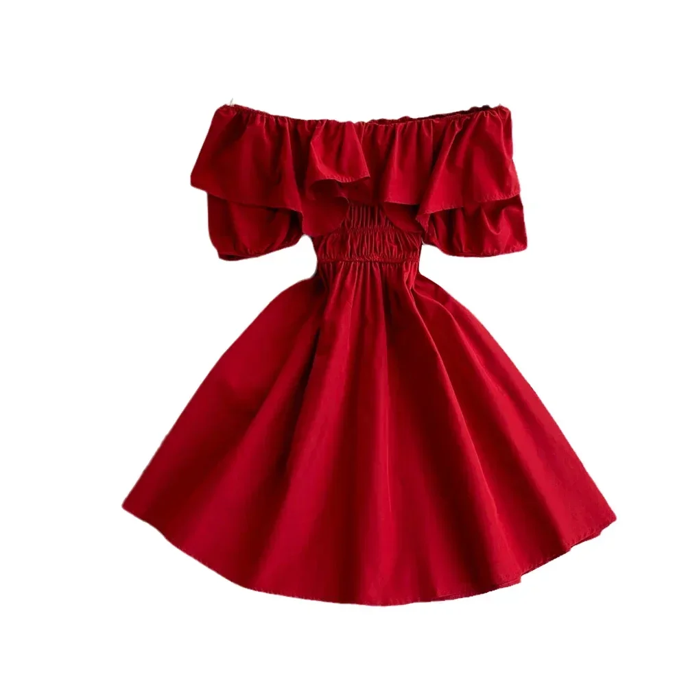 Платье-мини с открытыми плечами и оборками однотонное высокой талией