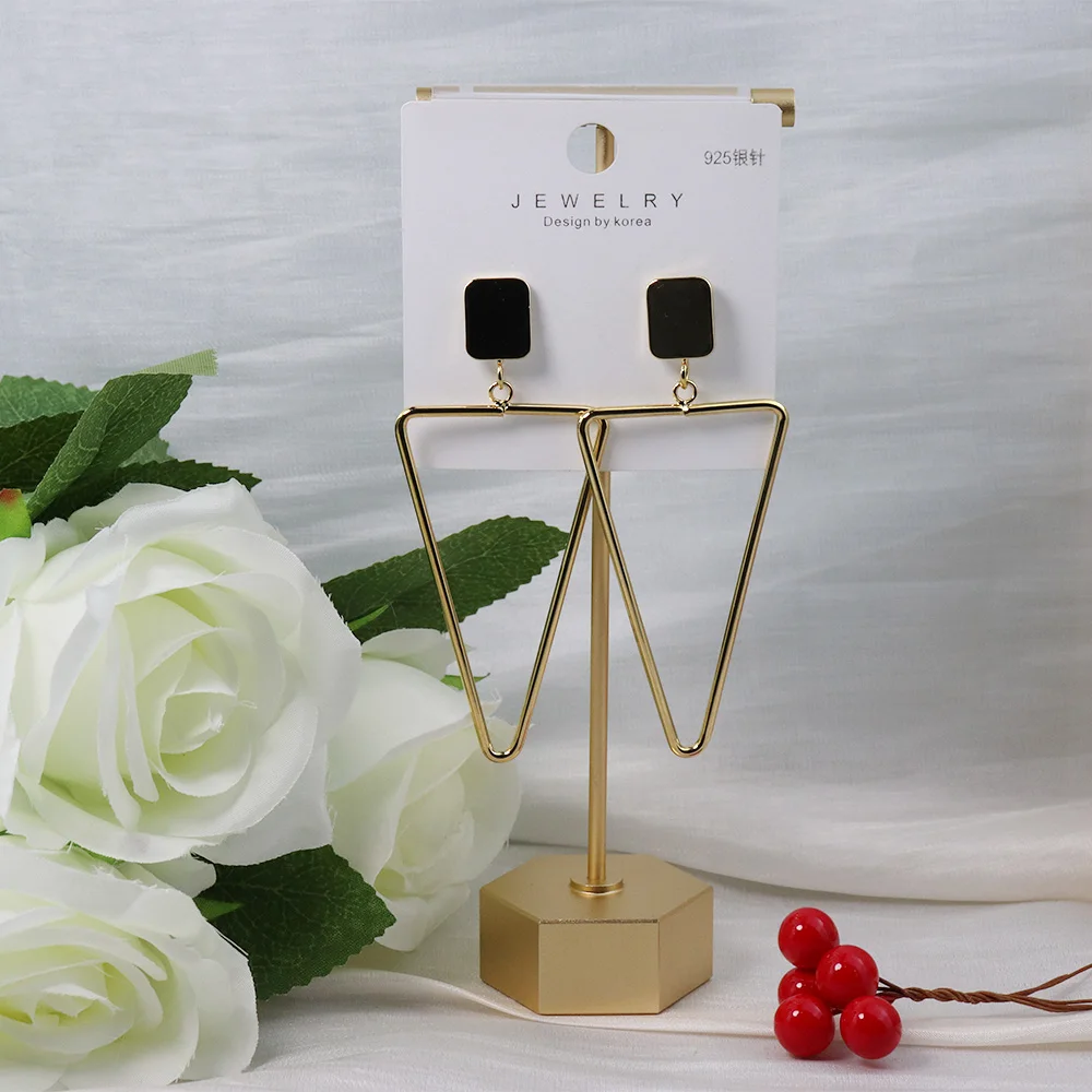 

Geometric Inverted Triangle Hollow Copper Earrings Fashion Advanced Modified Face Stud Earrings Female Necklace Ear Clip