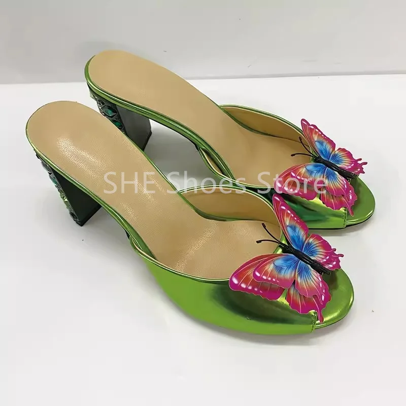 Женские шлепанцы на каблуке с декором бабочки и стразами летняя обувь для отдыха