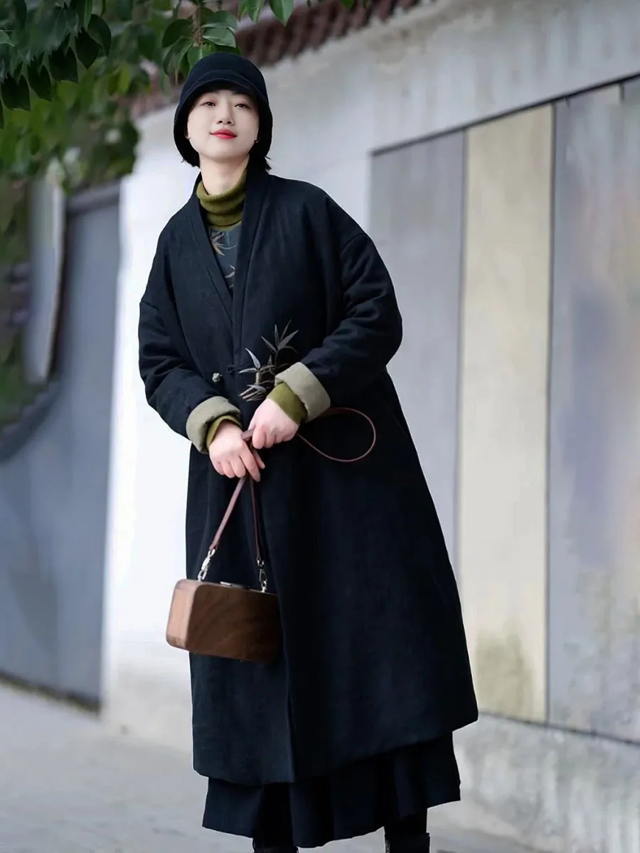 Осенне-зимняя льняная куртка с хлопковой подкладкой и вышивкой женское