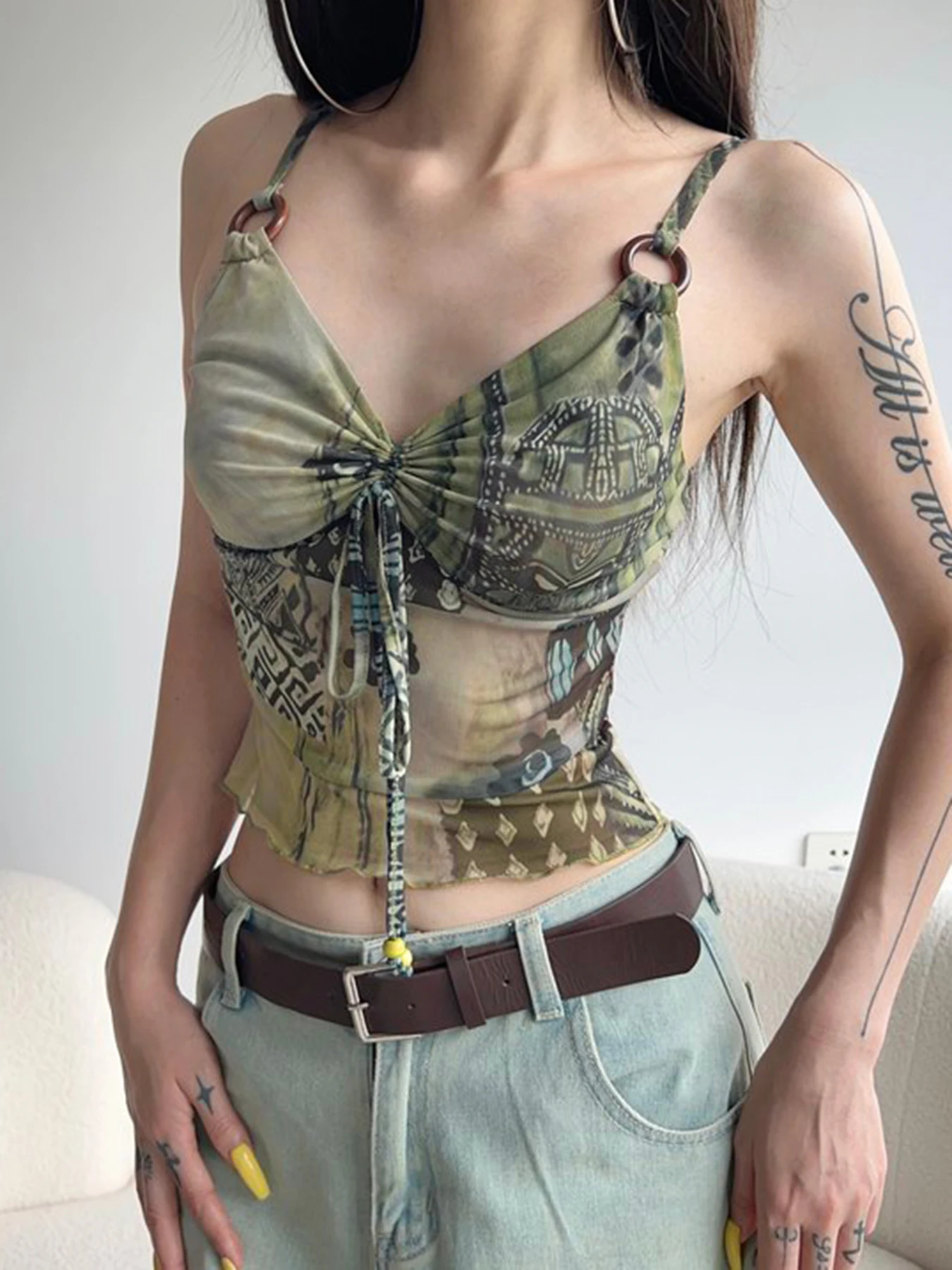 Женская сетчатая майка на бретельках с V-образным вырезом