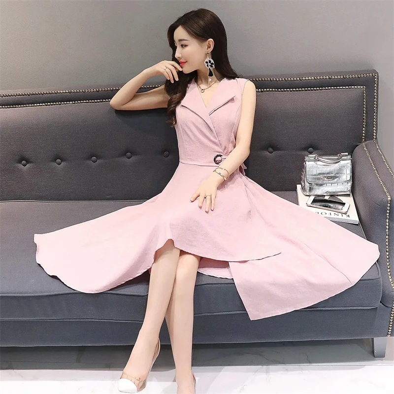 Элегантное пляжное платье без рукавов с V-образным вырезом цельнокроеное