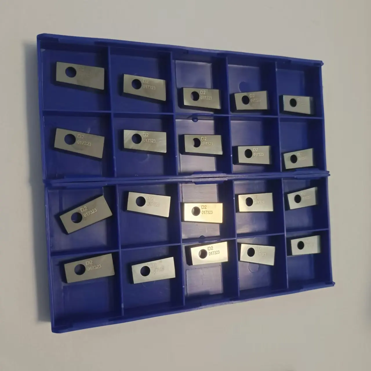 

Фрезы для твердосплавных седла клапана машины SERDI E1 E2 D1 D2 90 ° Одноугольные 45 и 30 градусов 3-угольные клапанные пластины Серди Инструменты