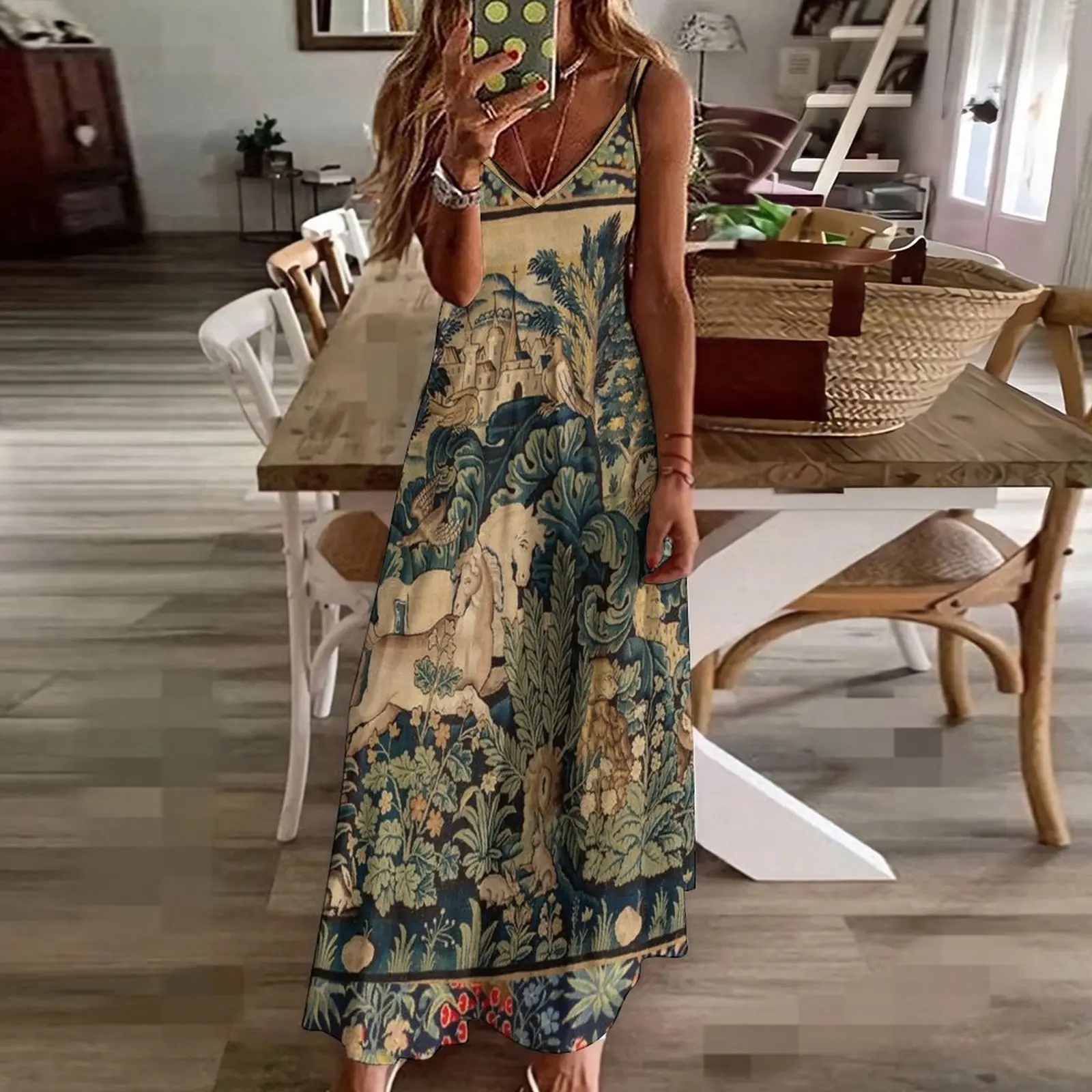 Женское платье без рукавов летнее с животными и лошадьми в лесу голубое зеленое
