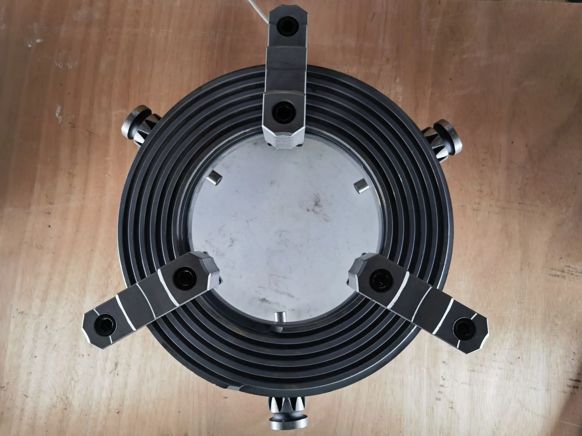 315 мм ~ 1000 Серия C короткий цилиндрический монтажный центр жесткая губка три губки