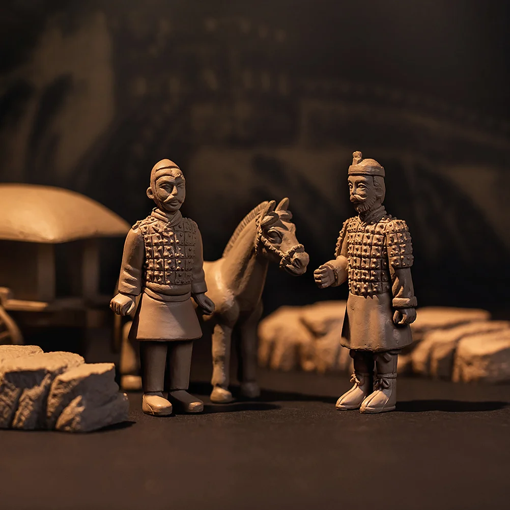 Украсьте терракотовые воины и лошади маленькие украшения статуя солдата