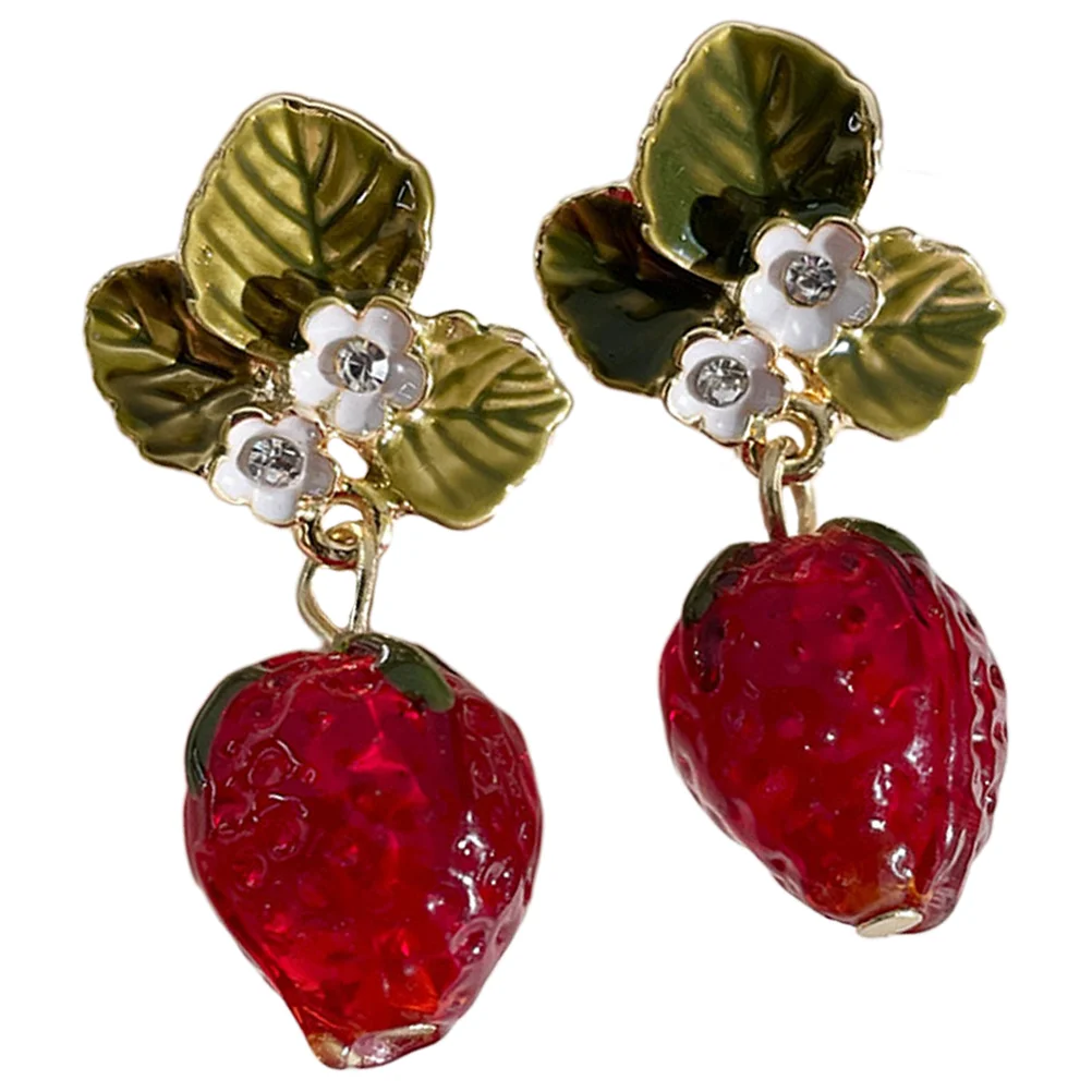 Серьги с клубникой висячие изящные милые для девочек-подростков модные из