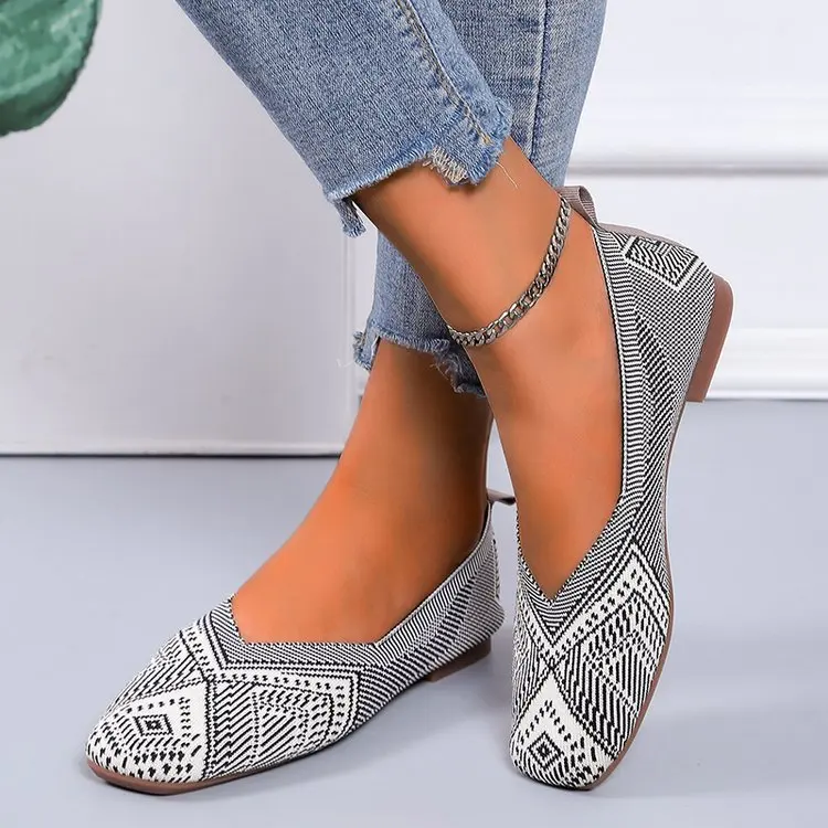 

2022 Spring and Autumn new women's single shoes large size women's shoes national wind fly woven material soft bottom bean shoes