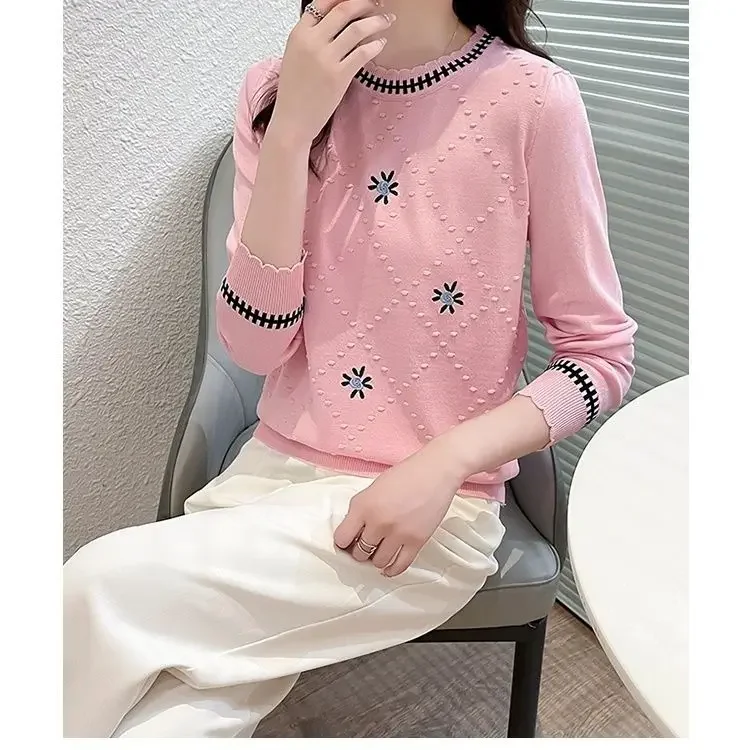 Женский пуловер с круглым вырезом длинным рукавом и цветочной вышивкой