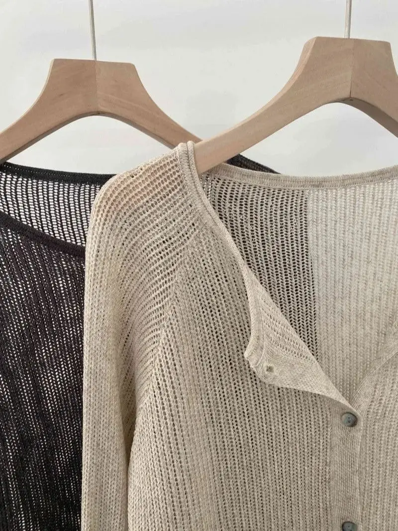 Женский трикотажный кардиган однотонный тонкий с длинным рукавом на пуговицах