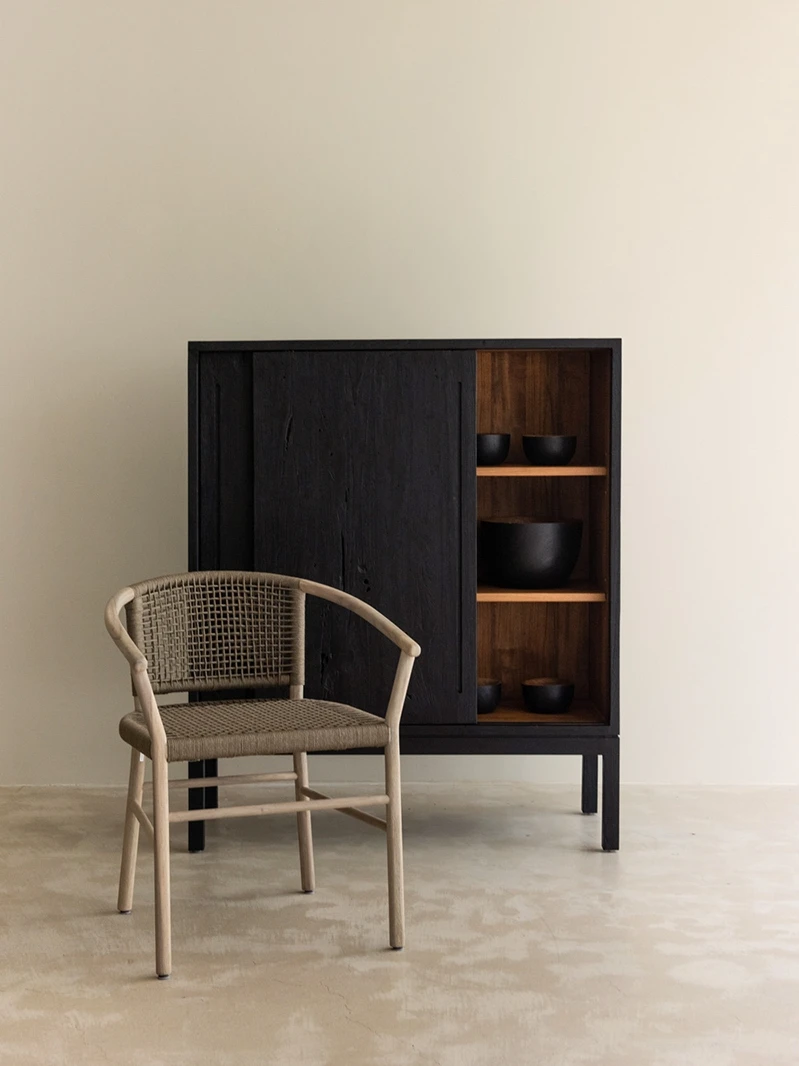 Буфет из массива дерева в скандинавском стиле