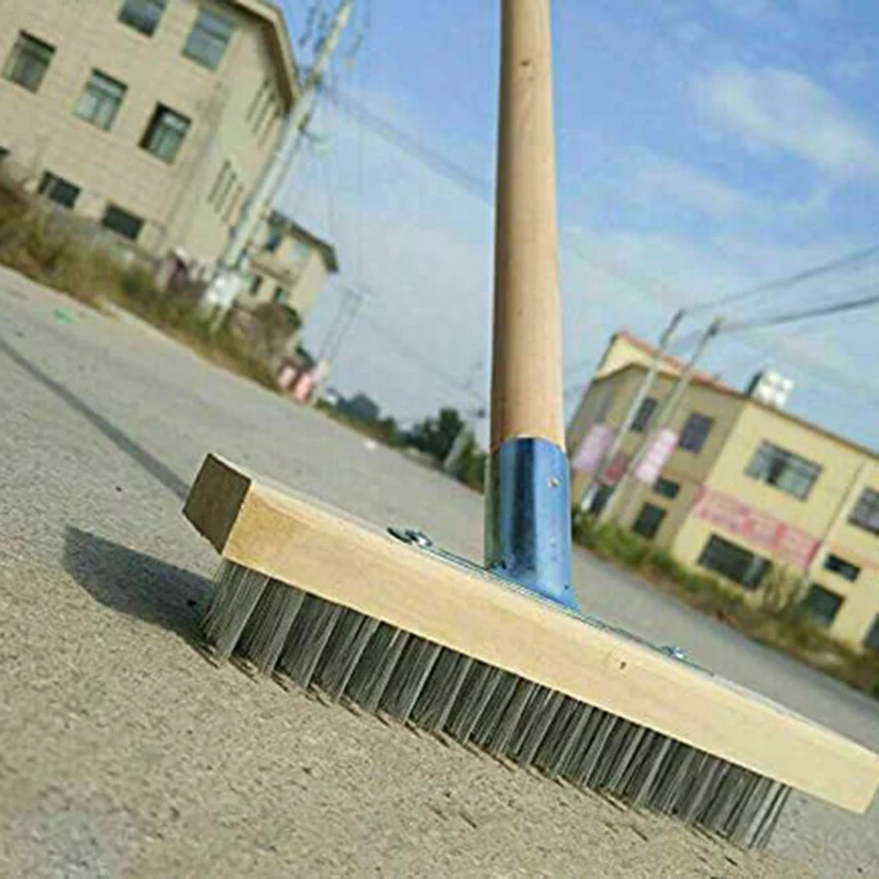 Промышленная щетка для пола из нержавеющей стали удаления ржавчины и мха.