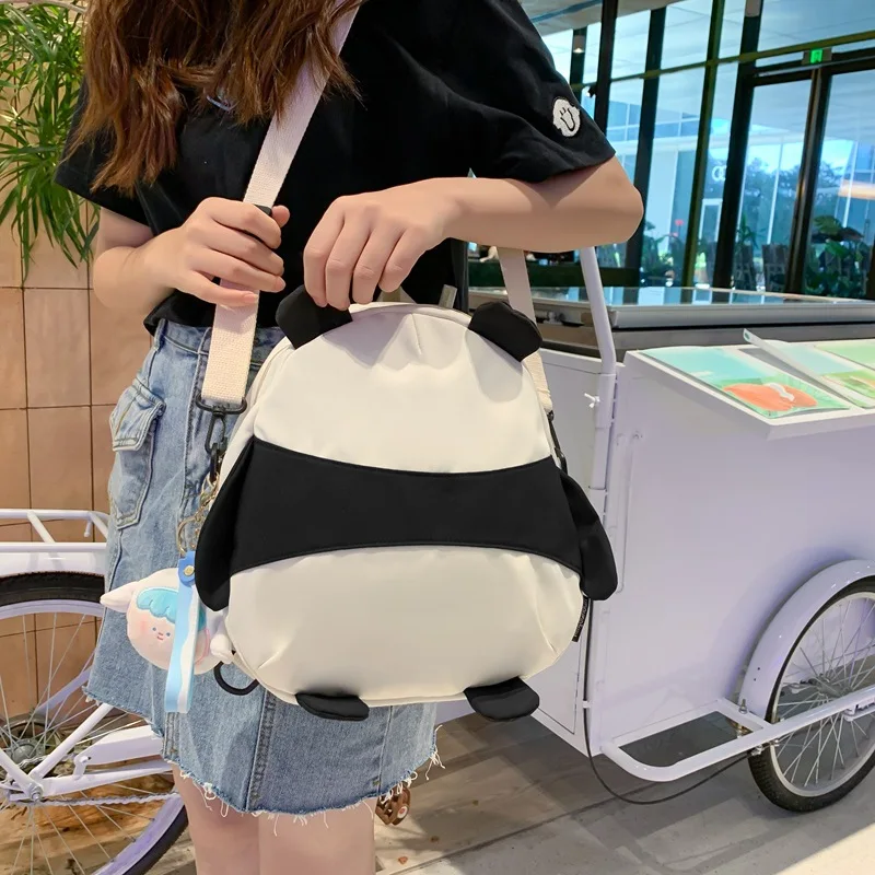 

Корейская женская сумка на плечо с милой куклой пандой, новинка 2023, цветной рюкзак с мультяшным рисунком, Повседневная вместительная сумка через плечо