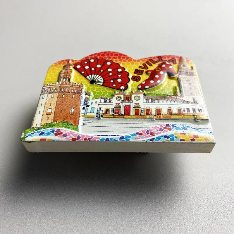 Туристические сувениры в виде холодильника Севилья