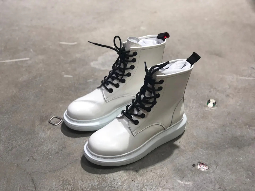 

Зимние белые ботинки на платформе, женские ботинки Martin на шнуровке в британском стиле, мотоциклетные ботинки средней длины, универсальные ботильоны с высоким верхом