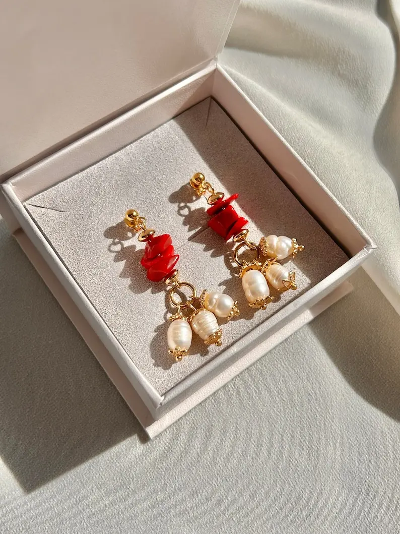 Серьги с красным коралловым жемчугом