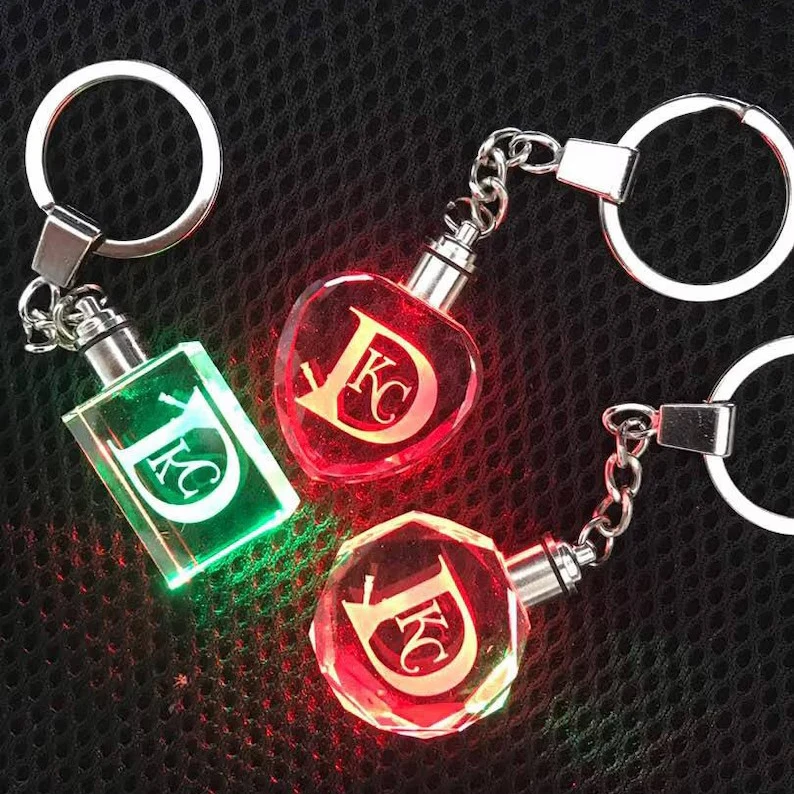 Кристаллический брелок с бесплатной гравировкой и светодиодной подсветкой