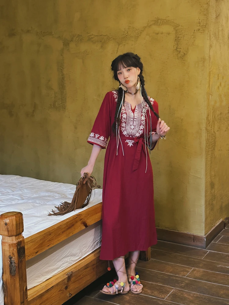 

Хлопковое конопляное платье с вышивкой в национальном стиле ретро