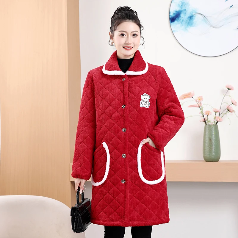 Утепленная женская куртка на флисовой подкладке с хлопковой подкладкой.