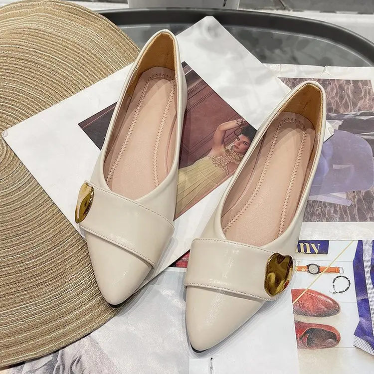 

Женские туфли с острым носком, универсальные туфли на плоской подошве с металлическим украшением, 2023