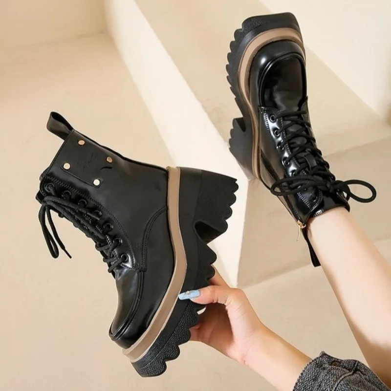 Ботильоны на плоской подошве. Женская повседневная обувь высоком каблуке.