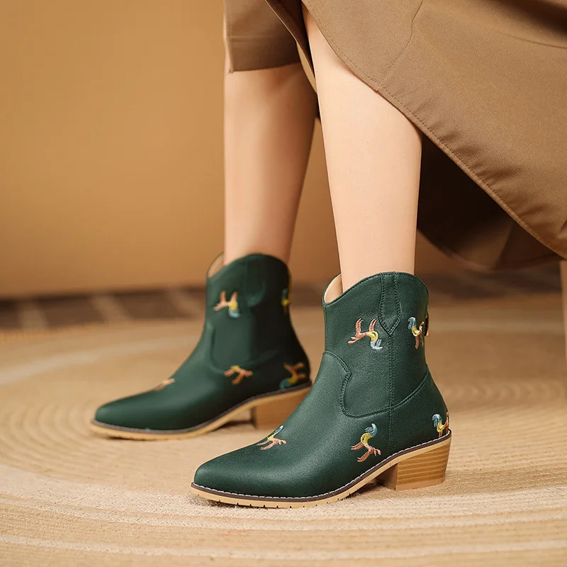 

Ботильоны женские с этнической вышивкой, Короткие ковбойские полусапожки на толстом каблуке, заостренный носок, в китайском стиле, зимние з...