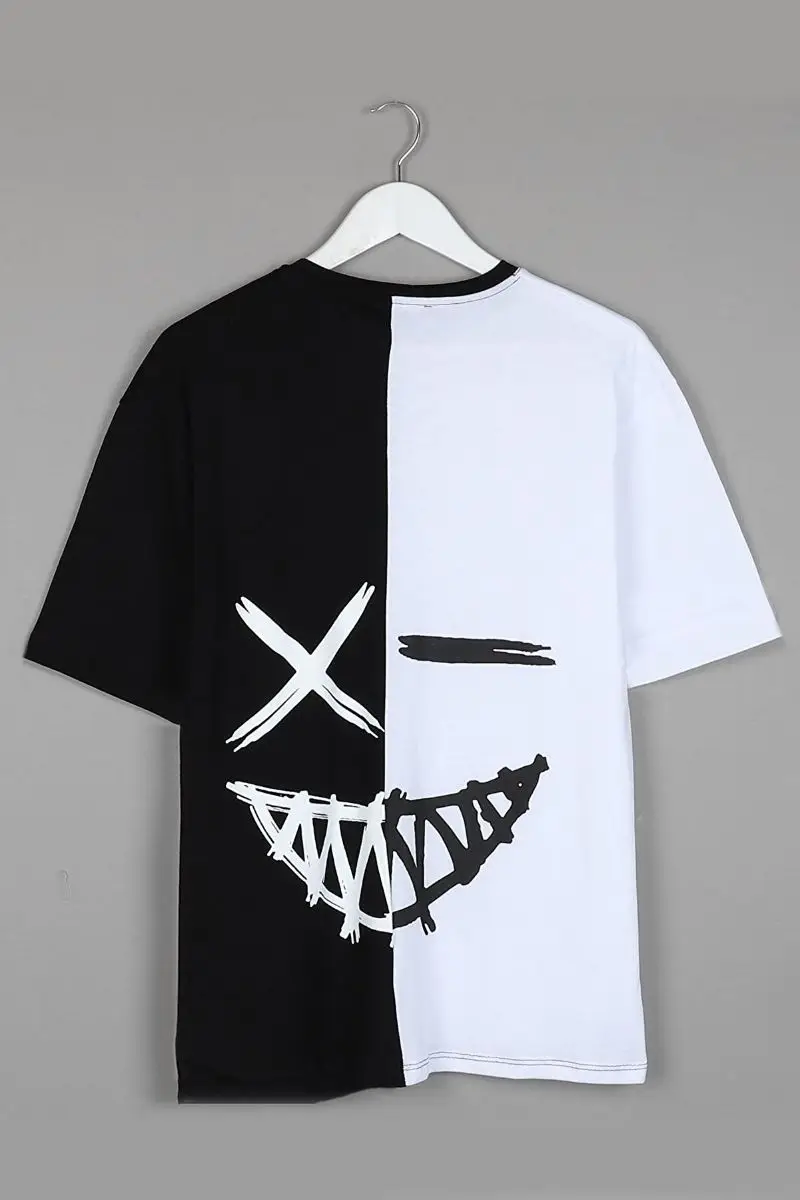 

Черно-белая футболка оверсайз унисекс с принтом на спине