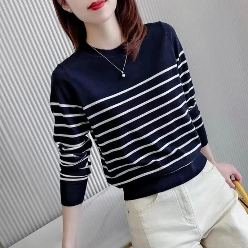 

Autumn 2023 New striped autumn and winter women's knitted sweater with round neck jacket on the bottom. comfortable woman