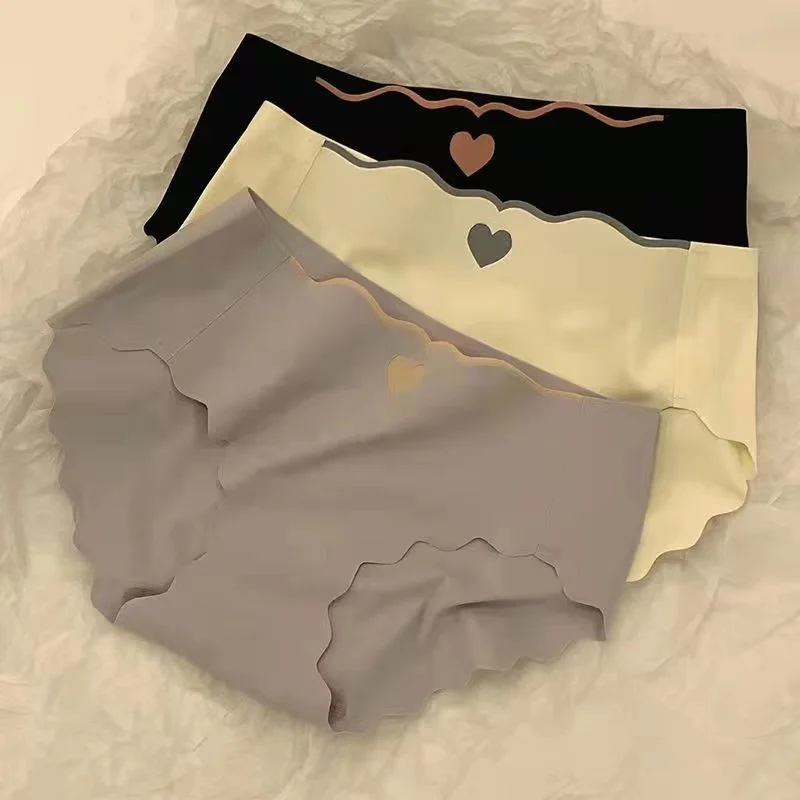 

Summer Ice Silk Seamless Panties Women Medium Waist Hip Lift Breathable Underwear Cute Japanese Girls Antibacterial Briefs