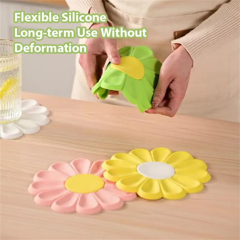 

1pc Cute Daisy Heat Insulation Pad Dining Table Mat Anti-skid Cup Pads Non-slip Coaster Kitchen Accessories For Home Decoration